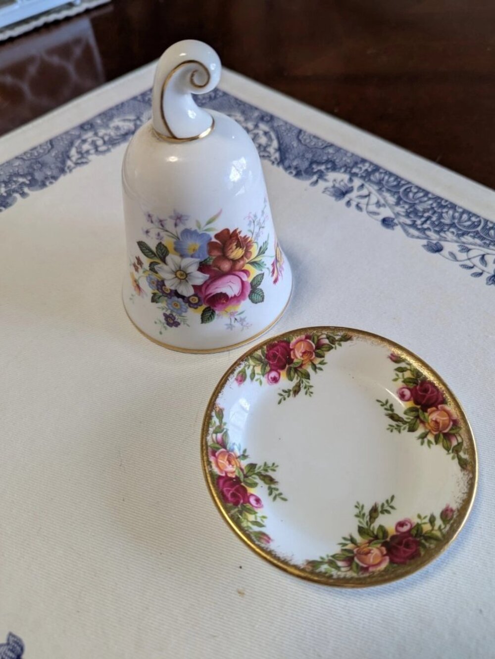 Royal Albert Country Rose Danbury Mint Bell Decor And Country Rose Small Plate